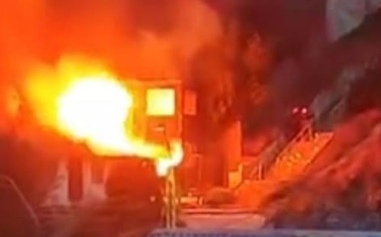 {"remix_data":[],"remix_entry_point":"challenges","source_tags":["local"],"origin":"unknown","total_draw_time":0,"total_draw_actions":0,"layers_used":0,"brushes_used":0,"photos_added":0,"total_editor_actions":{},"tools_used":{"transform":1},"is_sticker":false,"edited_since_last_sticker_save":true,"containsFTESticker":false}