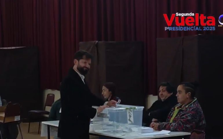 Screenshot_2025-12-14-13-08-09-760_com.miui.mediaviewer-edit